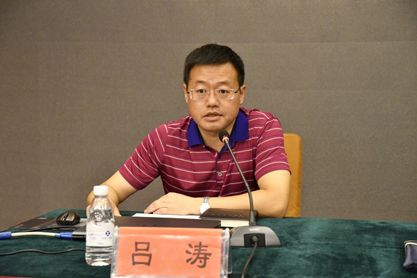 河長制工作處負責人呂濤主持開班儀式.JPG